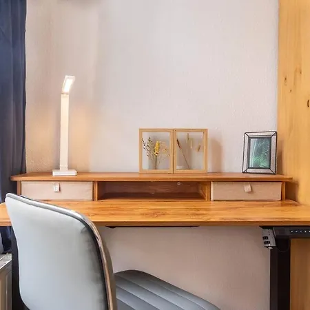 Working Place, Netflix, 4k Tv, Heart Of Apartment *