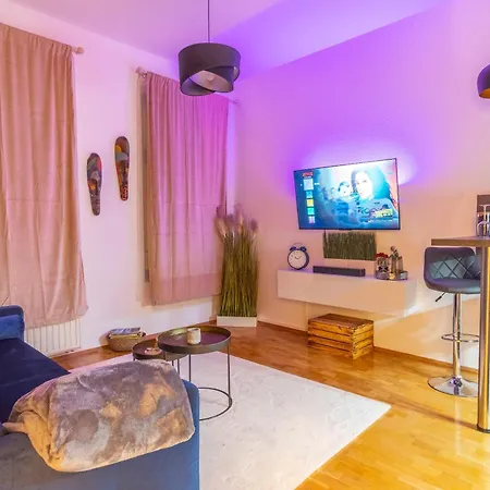 Working Place, Netflix, 4k Tv, Heart Of Apartment *